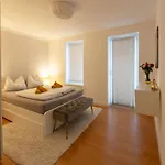 Schlosskoenig - Modernes & Zentrales Mit Balkon Und Arbeitsplatz シュヴェリーン