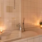 アパート Schlosskoenig - Modernes & Zentrales Mit Balkon Und Arbeitsplatz シュヴェリーン