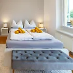 Schlosskoenig - Modernes & Zentrales Mit Balkon Und Arbeitsplatz * シュヴェリーン