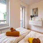 Schlosskoenig - Modernes & Zentrales Mit Balkon Und Arbeitsplatz アパート シュヴェリーン