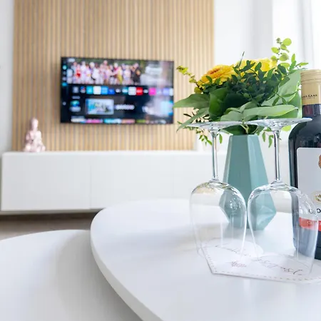 Schlosskönig - Modernes&zentrales Mit Balkon Und Arbeitsplatz Apartment