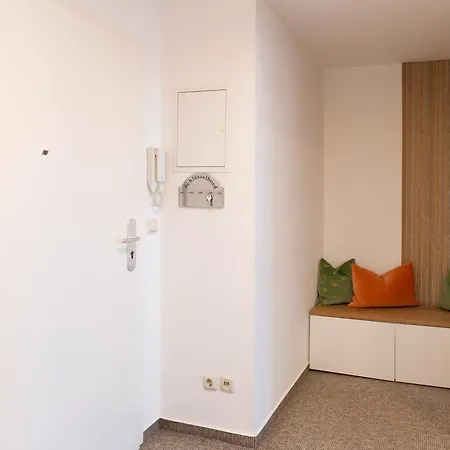 Schlosskönig - Modernes&zentrales Mit Balkon Und Arbeitsplatz *