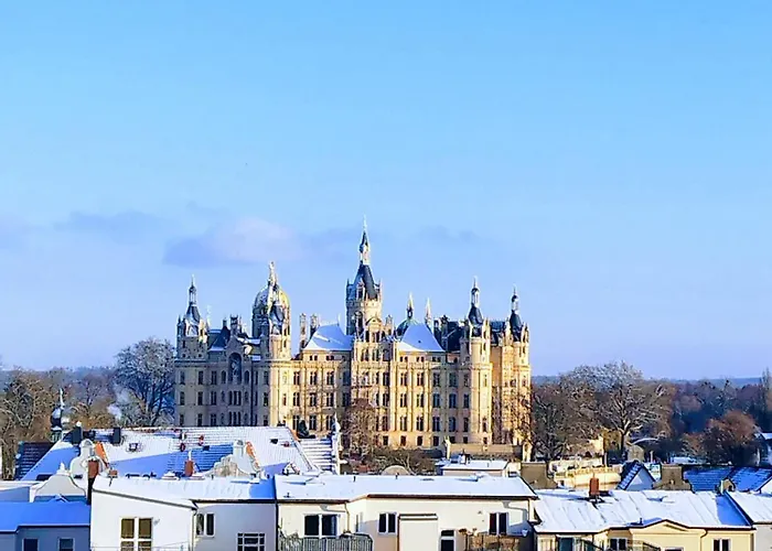 Schlosskoenig - Modernes & Zentrales Mit Balkon Und Arbeitsplatz 什未林