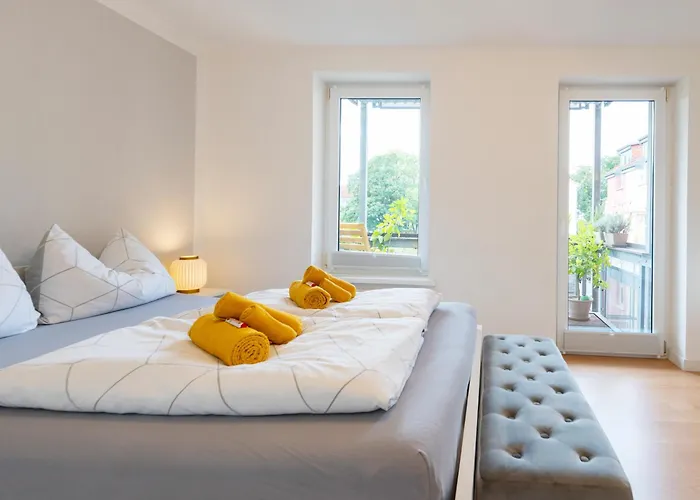 Schlosskoenig - Modernes & Zentrales Mit Balkon Und Arbeitsplatz * 什未林