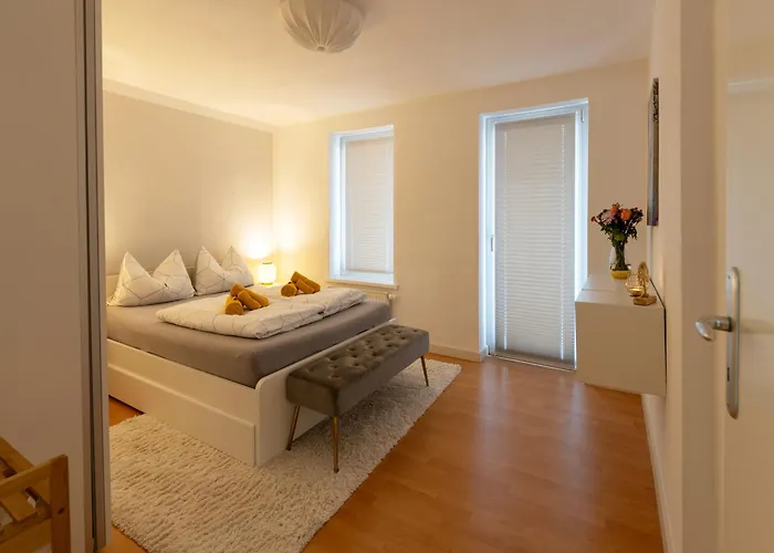 Schlosskoenig - Modernes & Zentrales Mit Balkon Und Arbeitsplatz 什未林