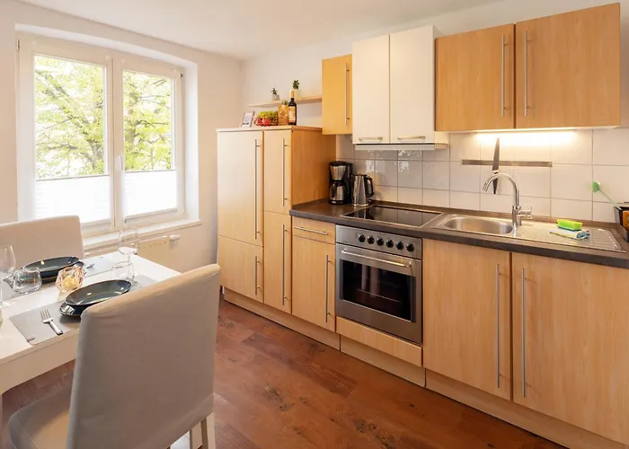 Schlosskoenig - Modernes & Zentrales Mit Balkon Und Arbeitsplatz * 什未林