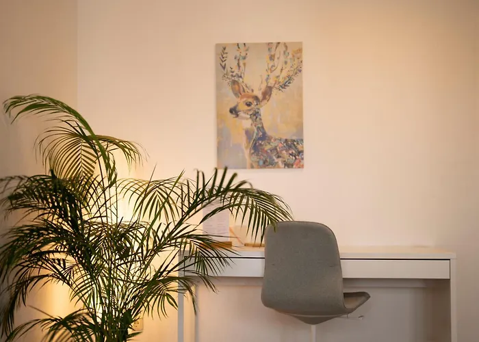 Schlosskoenig - Modernes & Zentrales Mit Balkon Und Arbeitsplatz 什未林