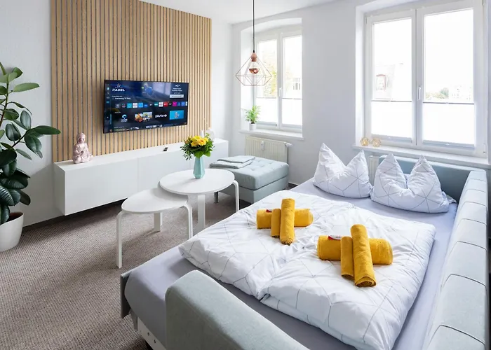 Schlosskoenig - Modernes & Zentrales Mit Balkon Und Arbeitsplatz 什未林