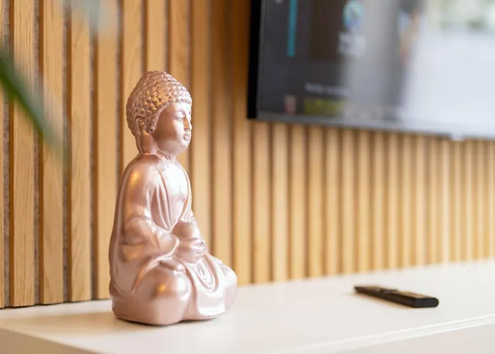 Schlosskoenig - Modernes & Zentrales Mit Balkon Und Arbeitsplatz * 什未林